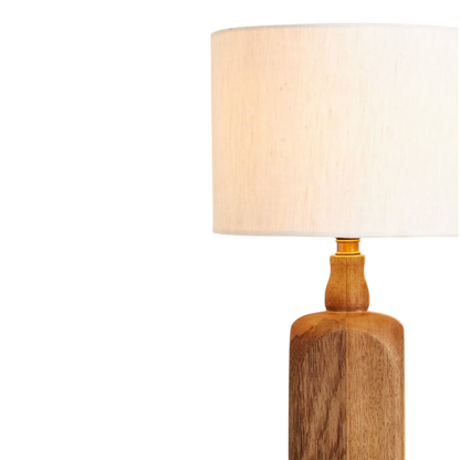 Lámpara de mesa de madera detalle