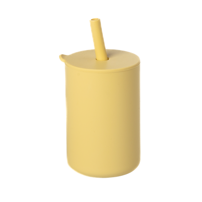 Vaso con tapa y pajita crudo